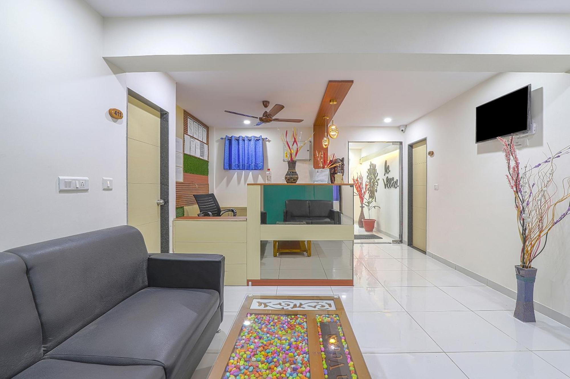Hotel O La Veera Amhedabad Dış mekan fotoğraf